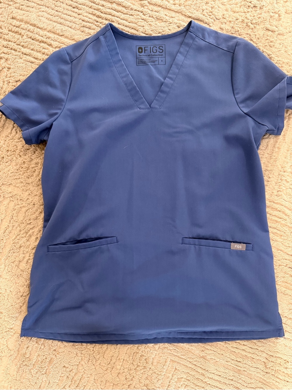 Figs scrub top